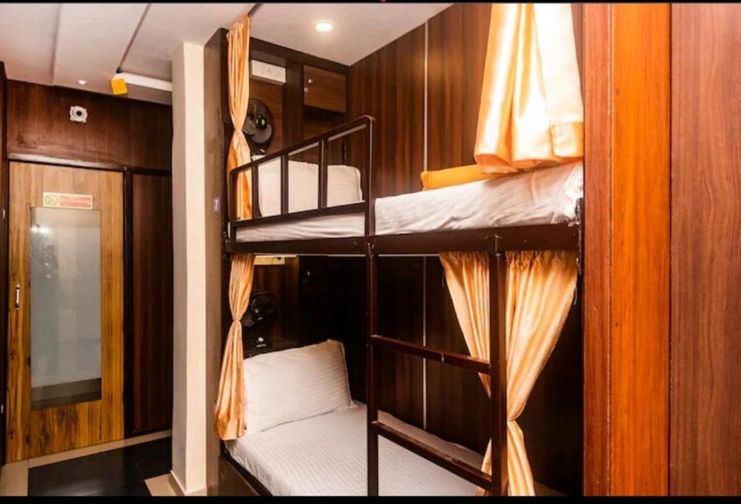 Hotel Golden View Dormitory Bombay Esterno foto