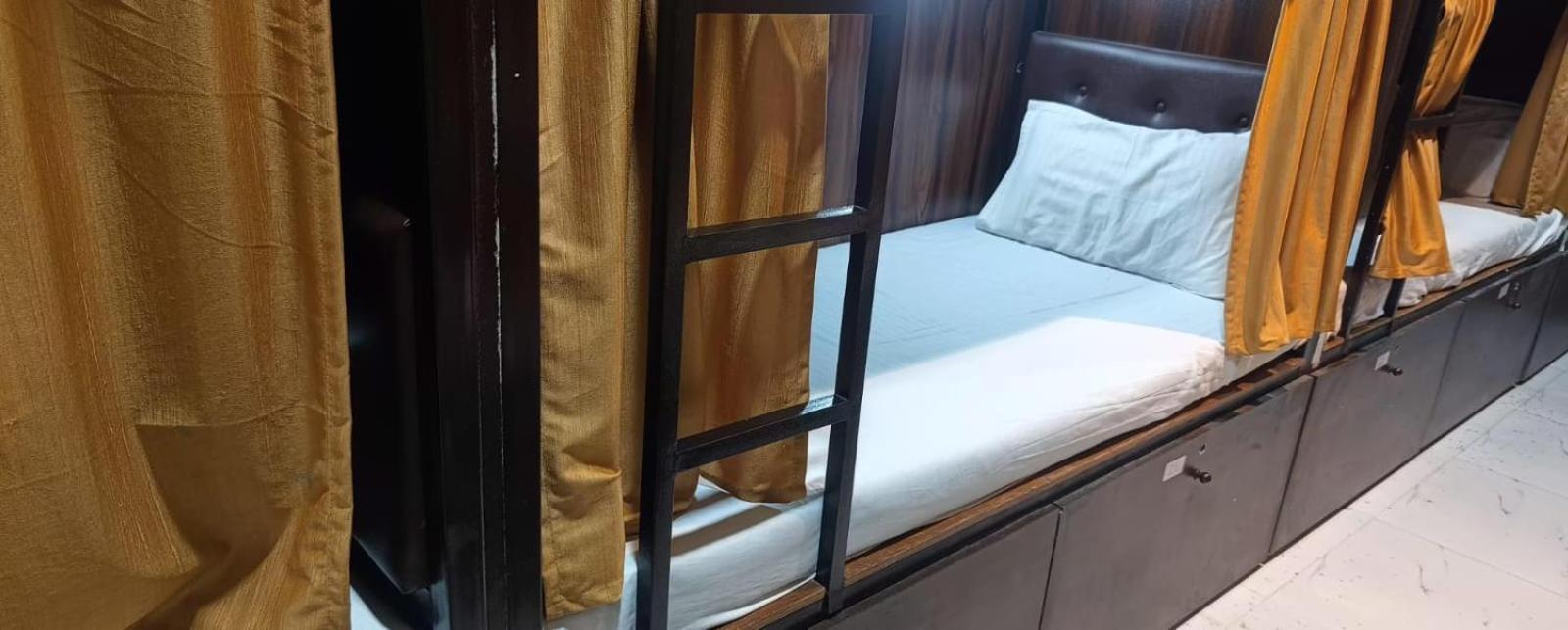 Hotel Golden View Dormitory Bombay Esterno foto