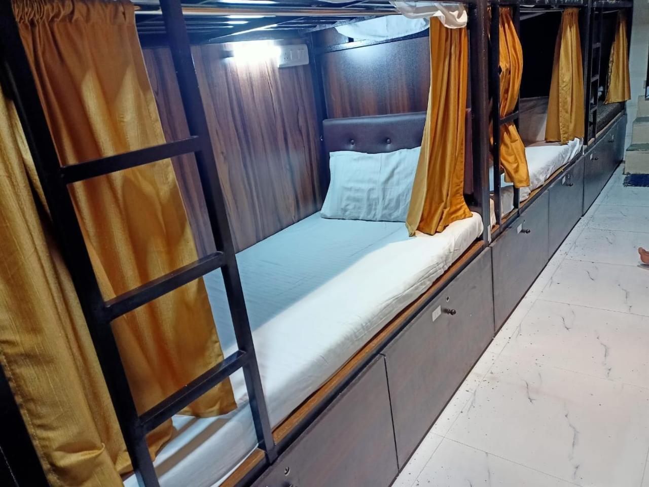 Hotel Golden View Dormitory Bombay Esterno foto