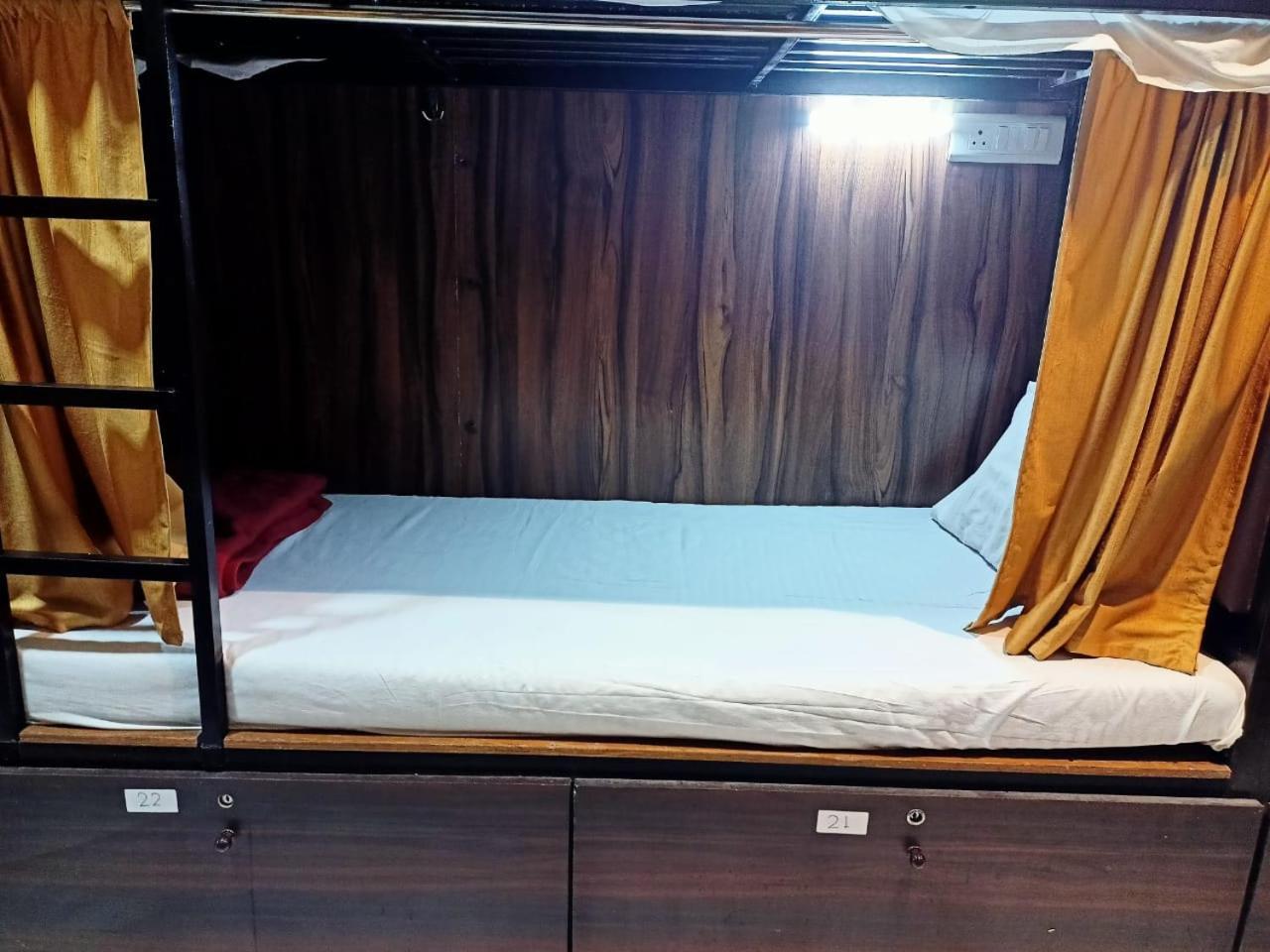 Hotel Golden View Dormitory Bombay Esterno foto
