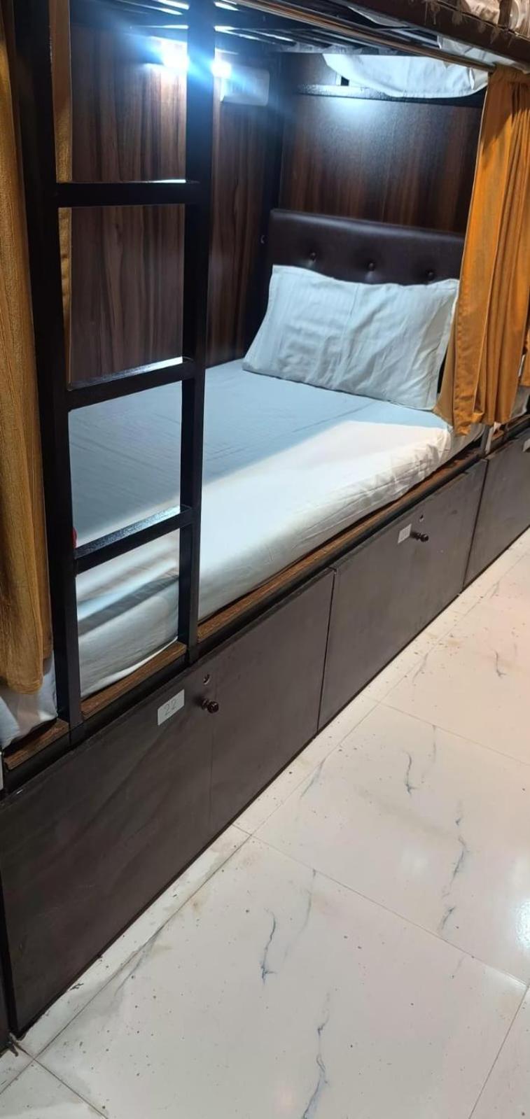 Hotel Golden View Dormitory Bombay Esterno foto